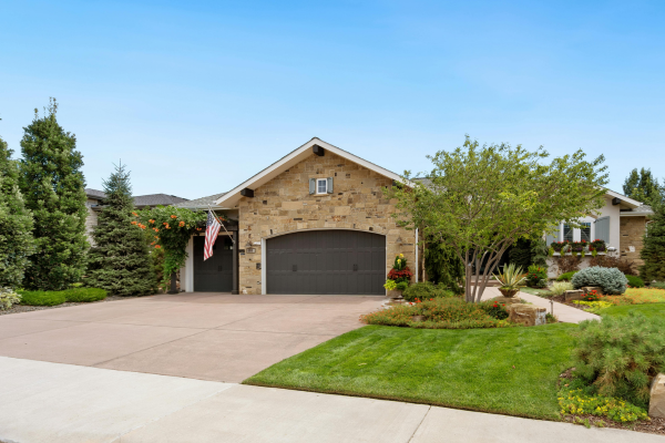 divi service section image 2